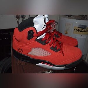 Jordan 5 raging bull size 9.5